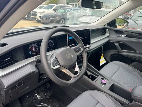 New 2026 Volkswagen Tiguan SE AWD/4WD image 12