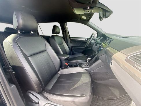 Used 2022 Volkswagen Tiguan SE R-Line image 31