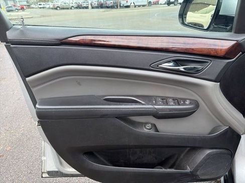 Used 2010 Cadillac SRX Luxury image 19