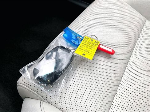 Used 2025 Genesis G70 2.5T image 13