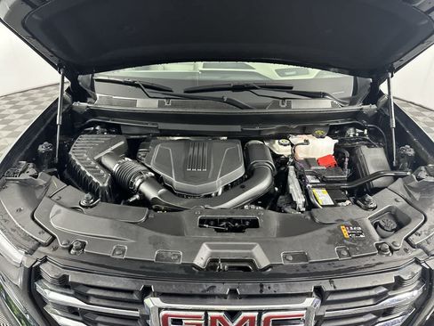 Used 2026 GMC Acadia Elevation w/ Elevation Premium Package FWD image 11