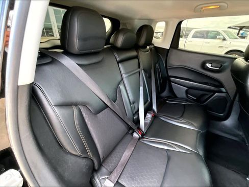 Used 2018 Jeep Compass Latitude FWD image 20
