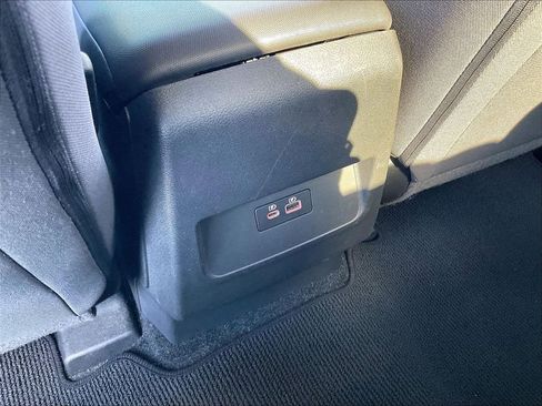 Used 2024 Nissan Frontier SV image 25