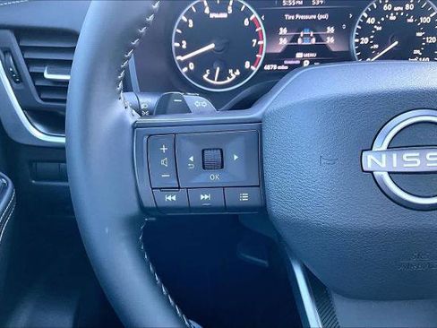 Certified 2025 Nissan Rogue SV image 22