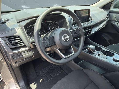 Used 2024 Nissan Rogue S AWD/4WD image 4