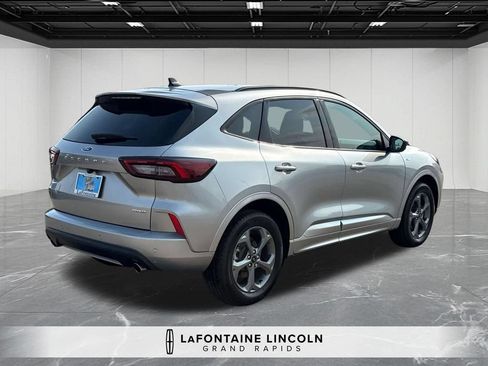 Used 2023 Ford Escape ST-Line w/ Tech Pack #1 AWD/4WD image 5