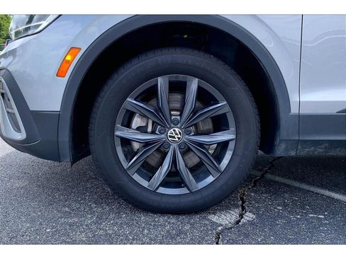 Used 2024 Volkswagen Tiguan SE AWD/4WD image 7