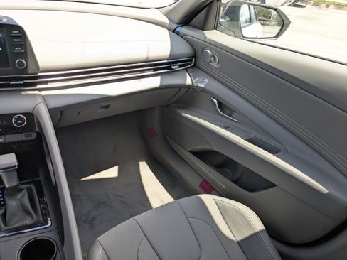 Used 2025 Hyundai Elantra Sport FWD image 13