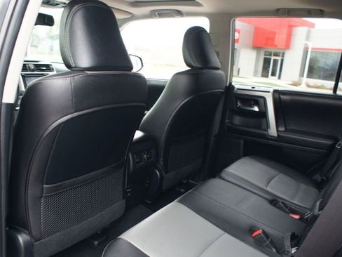 Used 2016 Toyota 4Runner SR5 Premium image 15