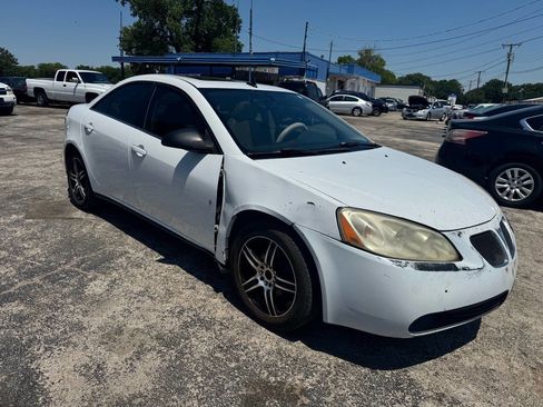 Used 2009 Pontiac G6 Sedan w/ Sun And Sound Package FWD image 4