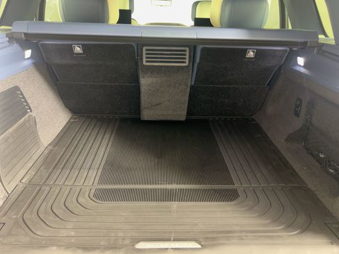 New 2025 Land Rover Range Rover SV image 25