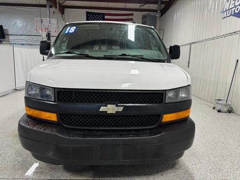 Used 2018 Chevrolet Express 3500 image 3