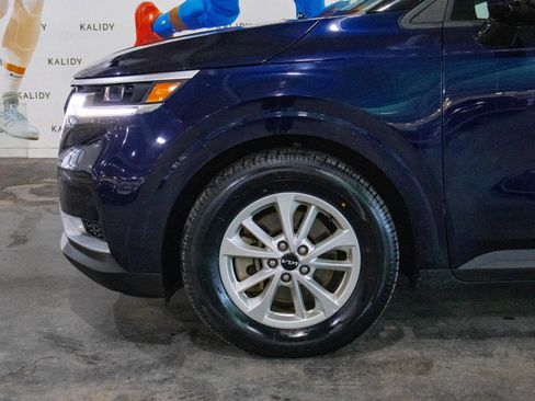 Used 2024 Kia Carnival LX image 15