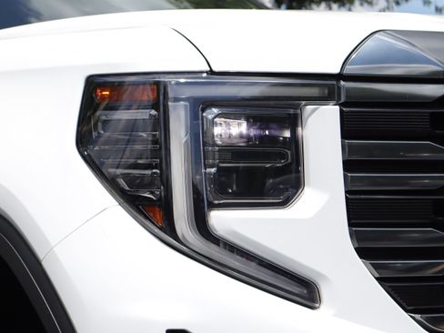 Used 2022 GMC Sierra 1500 AT4 w/ AT4 Premium Package AWD/4WD image 32