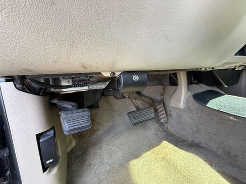 Used 2005 Chevrolet Avalanche LS w/ Chrome Exterior Package image 13