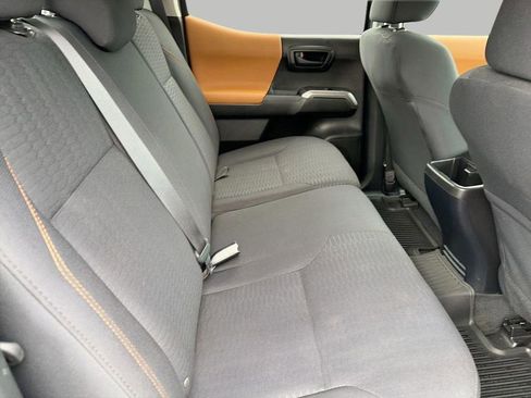 Used 2018 Toyota Tacoma SR5 RWD image 13