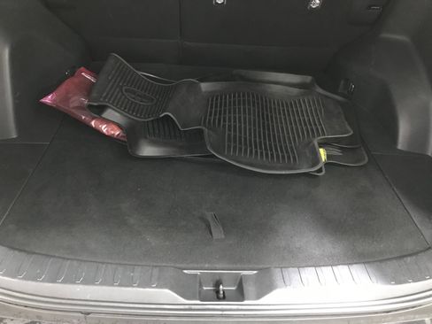 Used 2022 Toyota RAV4 XLE AWD/4WD image 25
