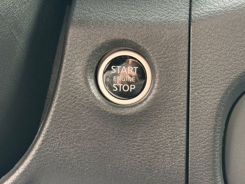 Used 2024 Nissan Frontier SV image 27