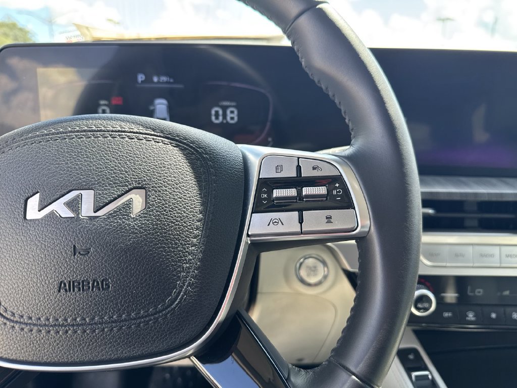 Used 2023 Kia Telluride EX w/ EX Captain's Chair Package FWD image 18