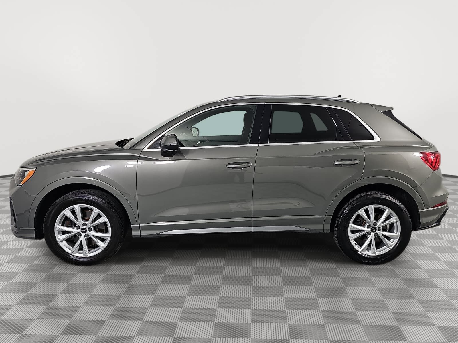 Used 2021 Audi Q3 2.0T Premium w/ Convenience Package AWD/4WD image 5