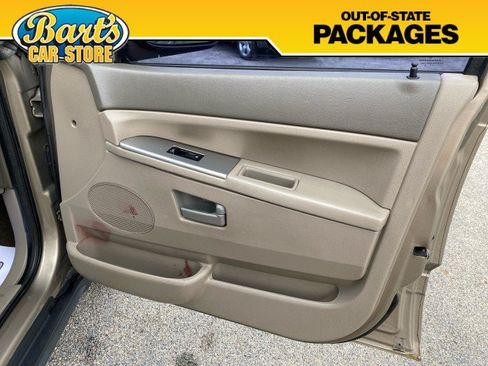 Used 2006 Jeep Grand Cherokee Laredo w/ Trailer Tow Group AWD/4WD image 13