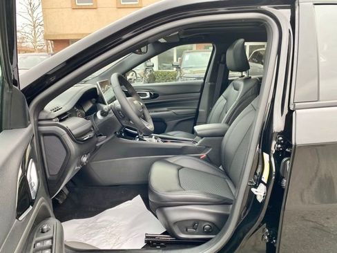 New 2026 Jeep Compass Latitude w/ Sun and Sound Group image 21