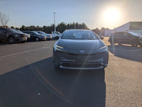 Used 2024 Toyota Prius XLE AWD/4WD image 2