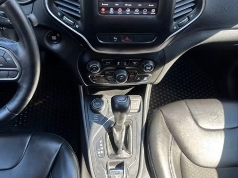Used 2020 Jeep Cherokee Latitude Plus w/ Cold Weather Group AWD/4WD image 29