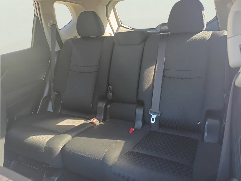 Used 2018 Nissan Rogue SV FWD image 30