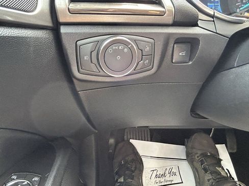 Used 2017 Ford Fusion SE w/ Fusion SE Technology Package AWD/4WD image 25