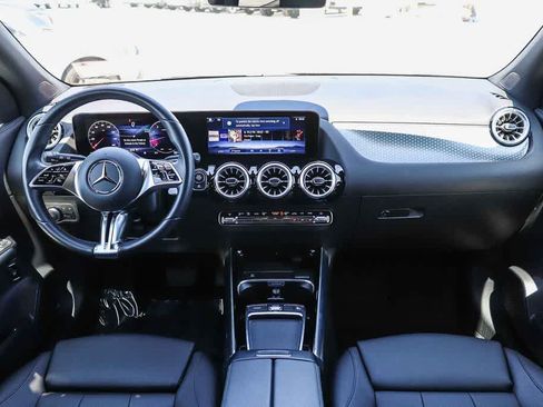 Used 2025 Mercedes-Benz GLA 250 image 12