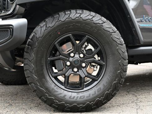 Used 2024 Jeep Wrangler Unlimited AWD/4WD image 11