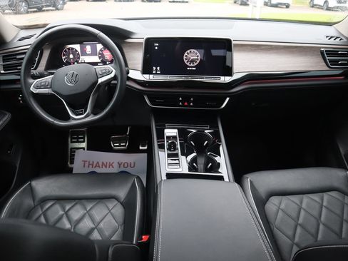 Used 2024 Volkswagen Atlas SEL Premium R-Line image 18