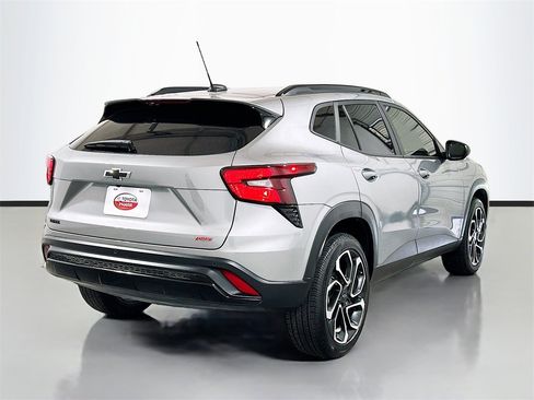 Used 2025 Chevrolet Trax RS w/ Driver Confidence Package image 4