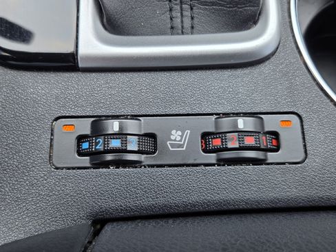 Used 2017 Toyota Highlander Limited FWD image 25