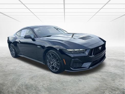 Used 2025 Ford Mustang GT RWD image 2