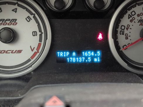 Used 2010 Ford Focus SE image 25