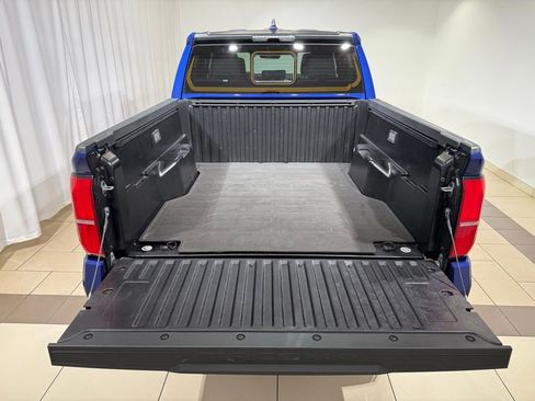 Certified 2025 Toyota Tacoma SR5 AWD/4WD image 11