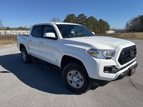 Used 2022 Toyota Tacoma SR image 5