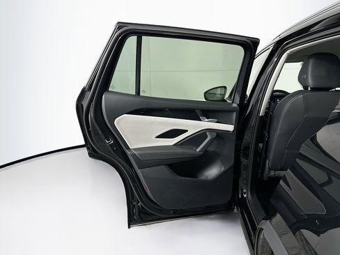 Used 2025 Volkswagen Tiguan SE image 26