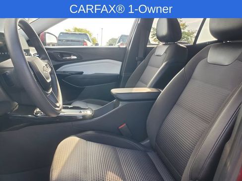 Used 2025 Chevrolet Trax LT FWD image 6