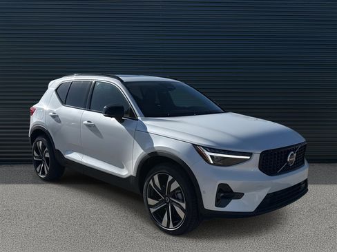 New 2026 Volvo XC40 B5 Ultra w/ Climate Package image 3