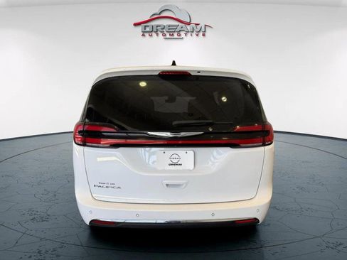 Used 2023 Chrysler Pacifica Touring-L FWD image 23
