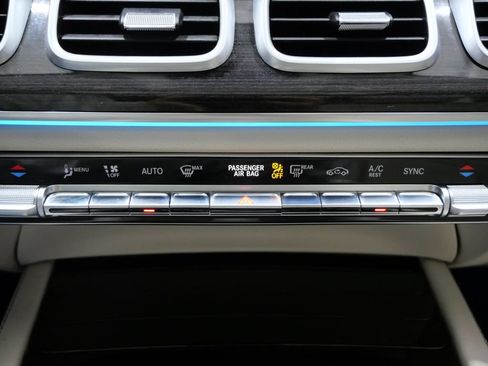 Used 2022 Mercedes-Benz GLS 450 4MATIC image 21
