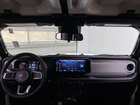 Used 2025 Jeep Wrangler Unlimited Sahara AWD/4WD image 12