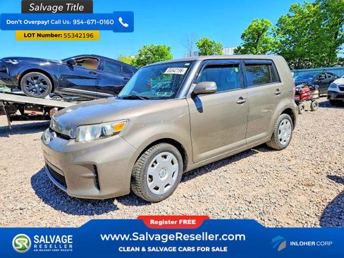 Used 2012 Scion xB FWD image 1