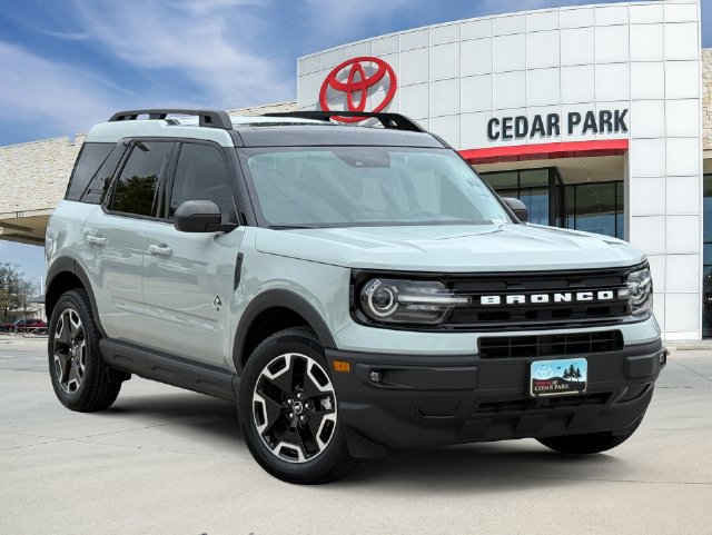 Used 2023 Ford Bronco Sport Outer Banks w/ Tech Package AWD/4WD image 1