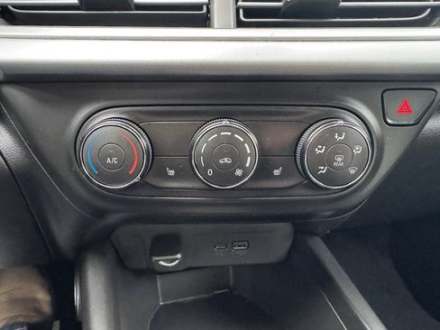 Used 2025 Chevrolet Trax LS w/ LS Convenience Package image 14