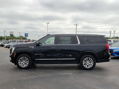 Used 2025 GMC Yukon XL Denali AWD/4WD image 3