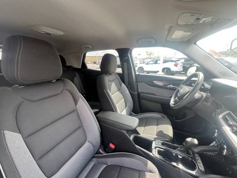 Used 2025 Chevrolet TrailBlazer LT AWD/4WD image 31